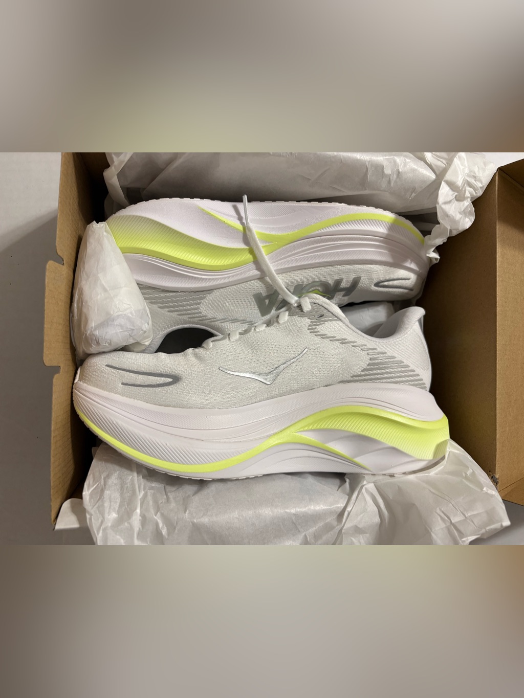 Nib Nwt Women’s Hoka Skyward 2x $225 Shoes White Bright Yellow Size 8 Run Walk